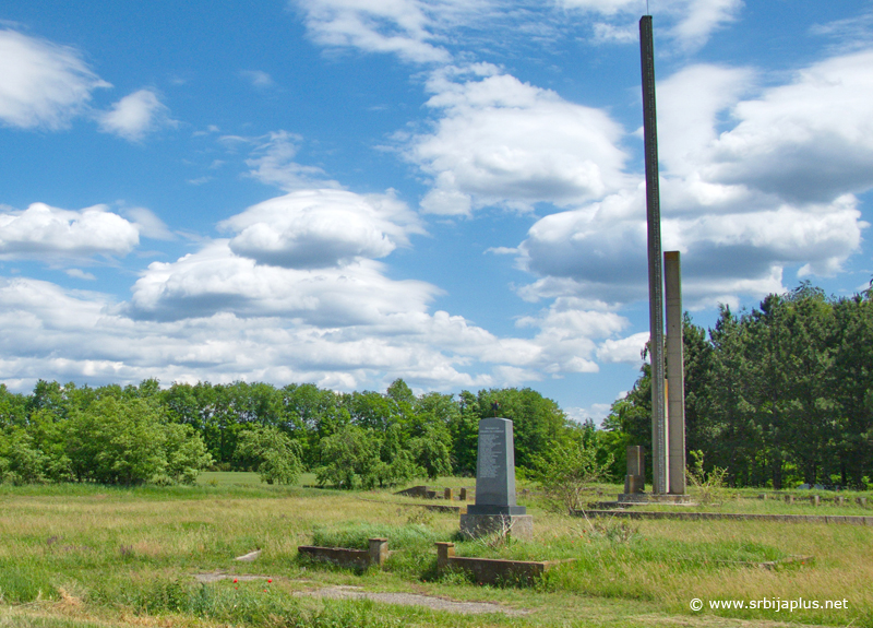Aleksandrovo - Obelisk sa spomenikom žrtvama Drugog svetskog rata