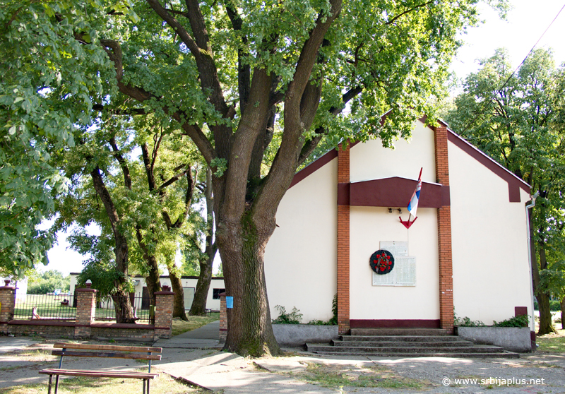 Aleksandrovo - Spomen ploča posvećena žrtvama Drugog svetskog rata