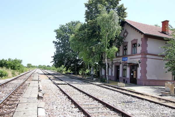 Železnička stanica Banatski Karlovac