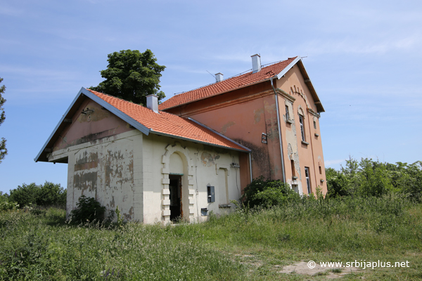 Železnička stanica Farkaždin