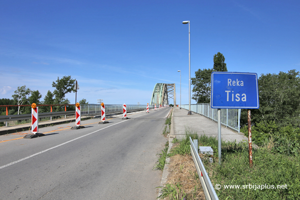 Železničko-drumski most preko Tise
