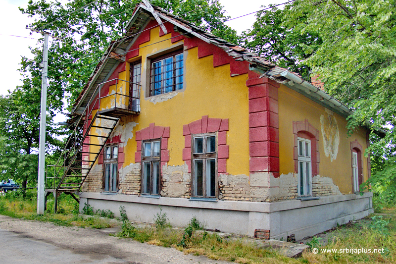 Železnička stanica Nova Crnja (foto: maj 2013)