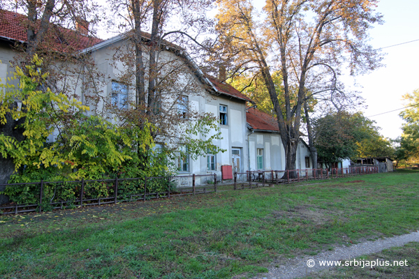 Peron železničke stanice Novi Kneževac
