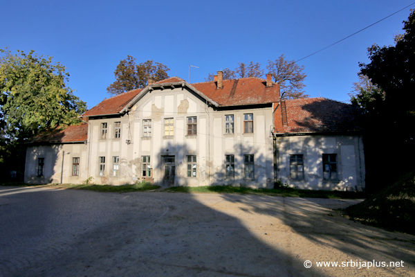 Železnička stanica Novi Kneževac