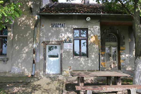 Peron železničke stanice Orlovat