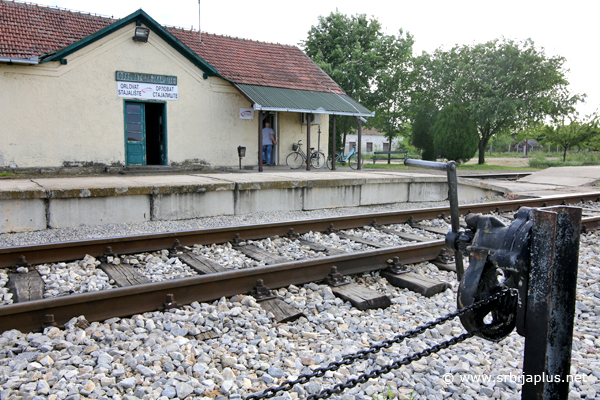Čekrk za podizanje i spuštanje rampe