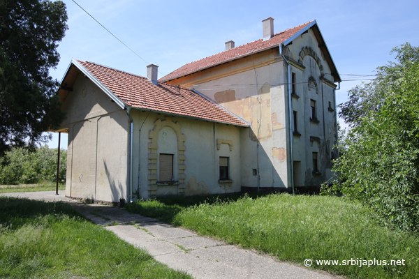 Železnička stanica Perlez