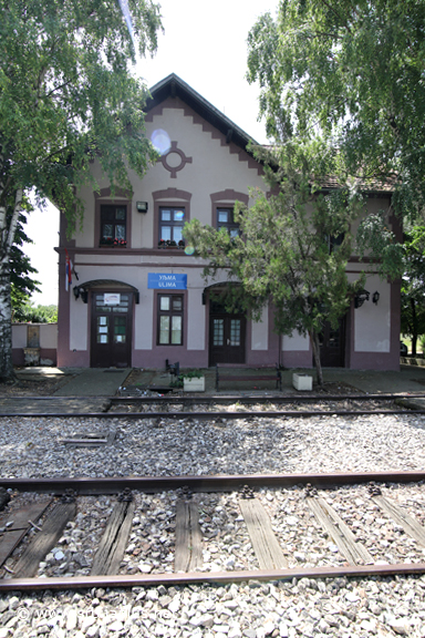 Dolazak putničkog voza u stanicu Vlajkovac