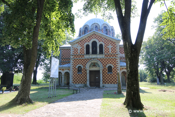 Gornji Adrovac - Pogled na Rusku crkvu