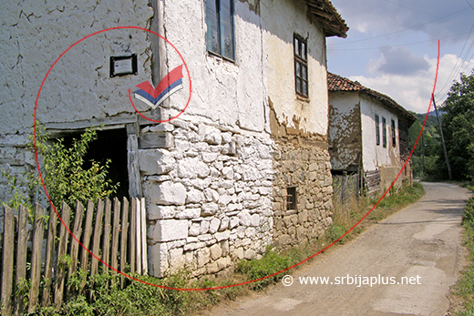 Kuće na ulazu u selo Aldinac, Knjaževac