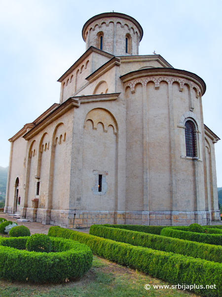 Crkva svetog Ahilija - manastirska porta