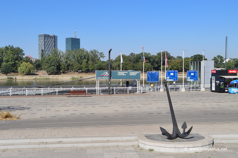 Savsko pristanište s pogledom na Savu i Novi Beograd