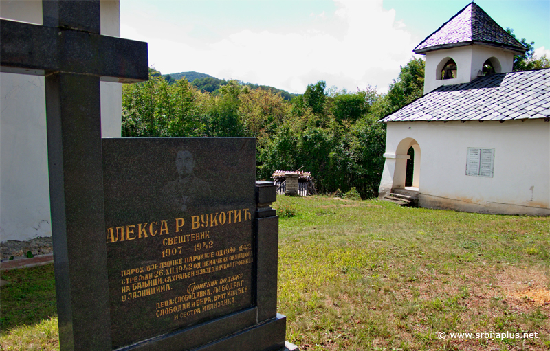 Spomenik parohu Aleksi Vukotiću