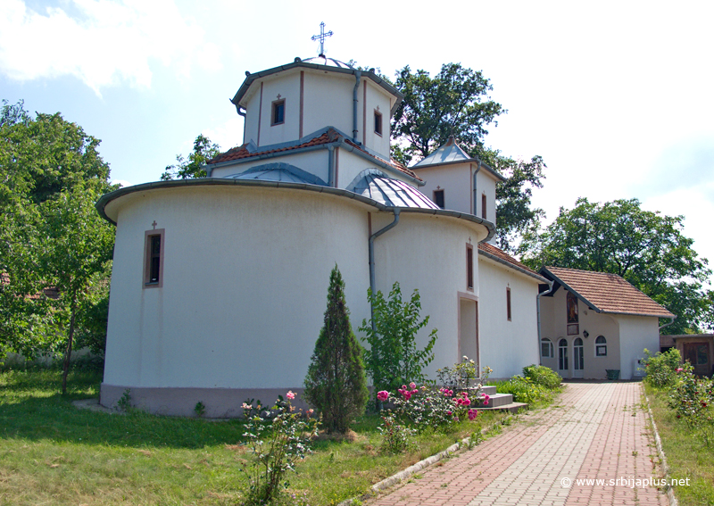 Dvorište crkve svetog Nikole u Bliznaku