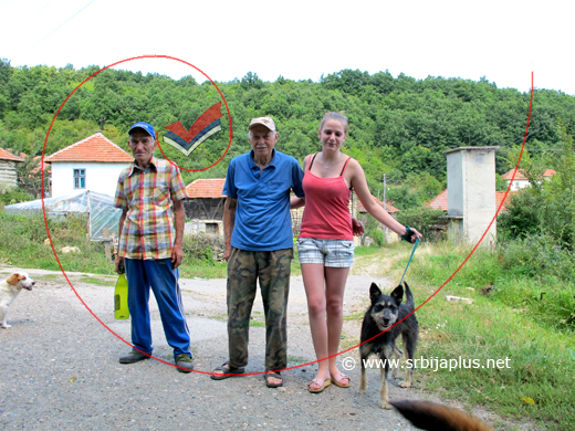 Gošća Biljana Aranđelović s rođacima iz sela, Božinovac, Knjaževac