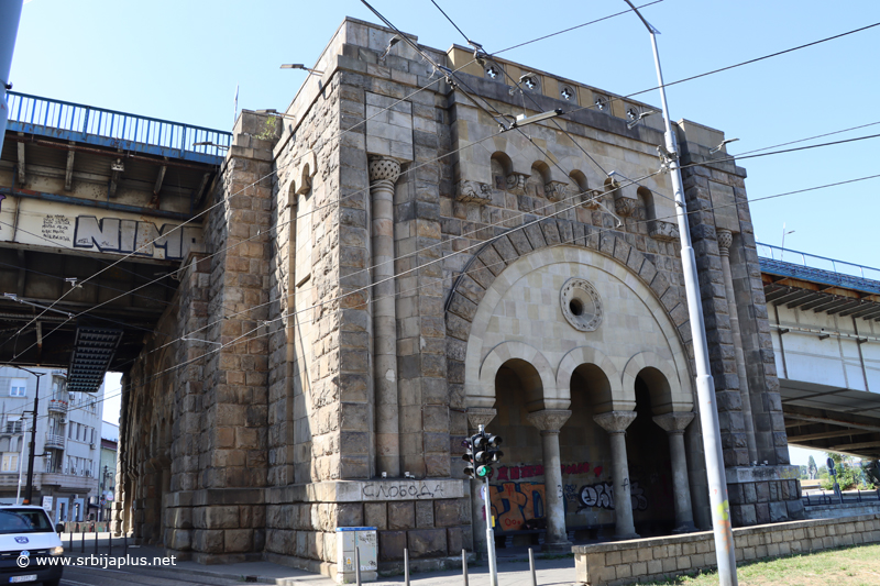 Piloni Brankovog mosta, izuzetno umetničko delo arhitekte Nikolaja Krasnova