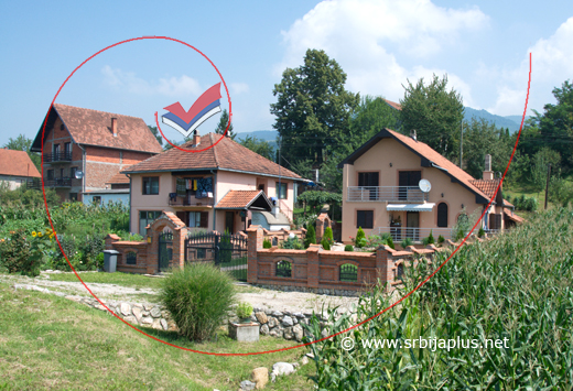 Nove, lepe kuće kraj puta u centru Brasine, Mali Zvornik