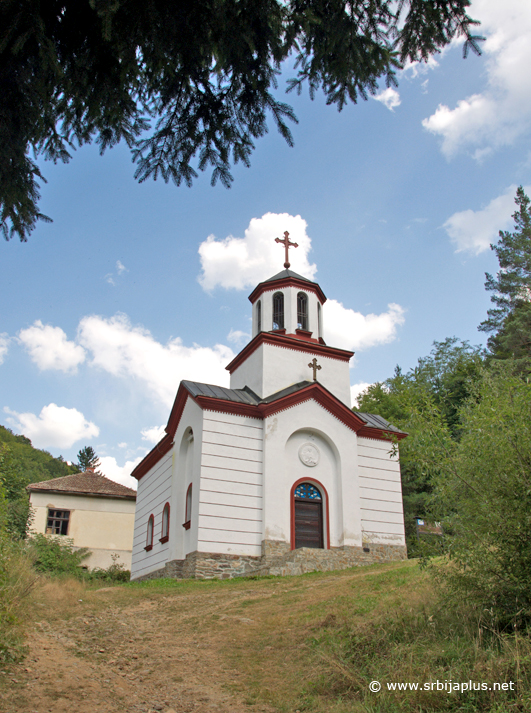 Crkva svetog Pantelejmona i škola u Brodu