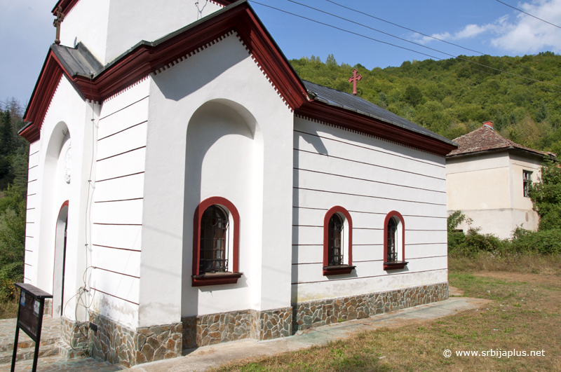 Detalj fasade crkve svetog Pantelejmona u Brodu