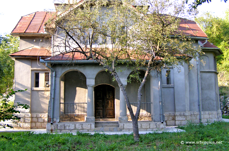 Ulaz u crkvu svetog Ilije u Bučju