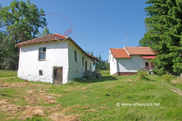 Tradicionalna seoska kuća, Bajinci, Crna Trava