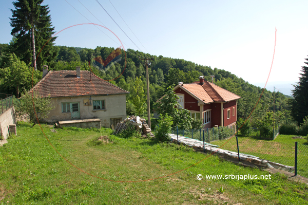 Renovirane i nove seoske kuće, Bistrica, Crna Trava