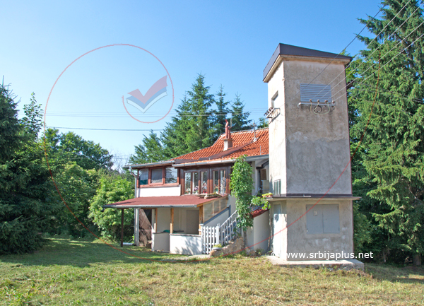 Renovirane i nove seoske kuće, Bistrica, Crna Trava