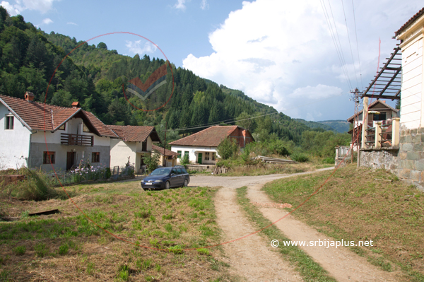Centar sela Brod, Crna Trava