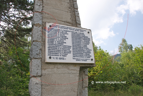 Ploča sa spiskom žrtava, Mahala Dećeve (Brod), Crna Trava
