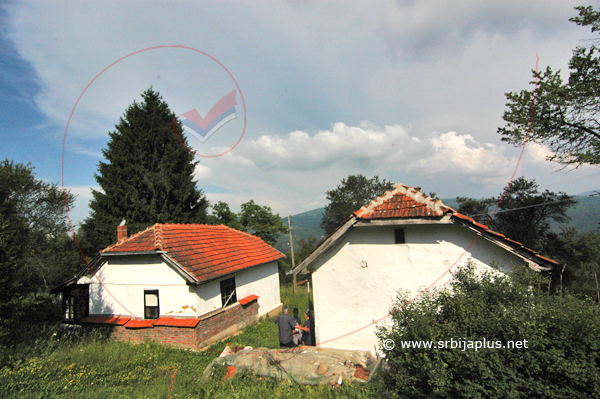 Obnovljene kuće, Mahala Dećeve (Brod), Crna Trava