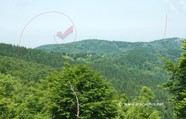 Pogled sa Čobanca na susedne mahale, Dobro Polje, Crna Trava