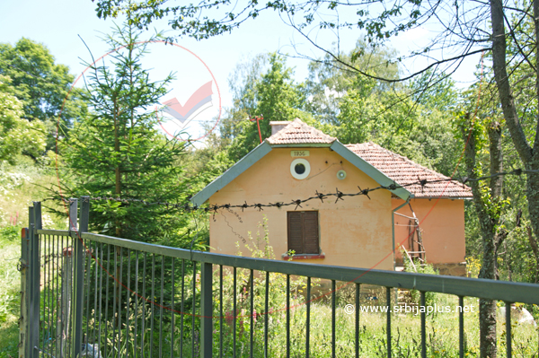 Lepa stara seoska kuća, Čuka, Crna Trava