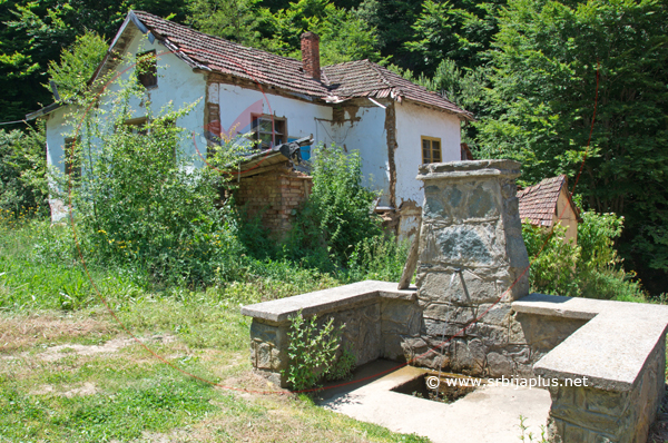 Seoska česma, Darkovce, Crna Trava