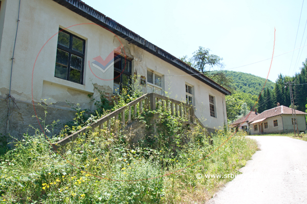 Zgrada seoske škole, Darkovce, Crna Trava