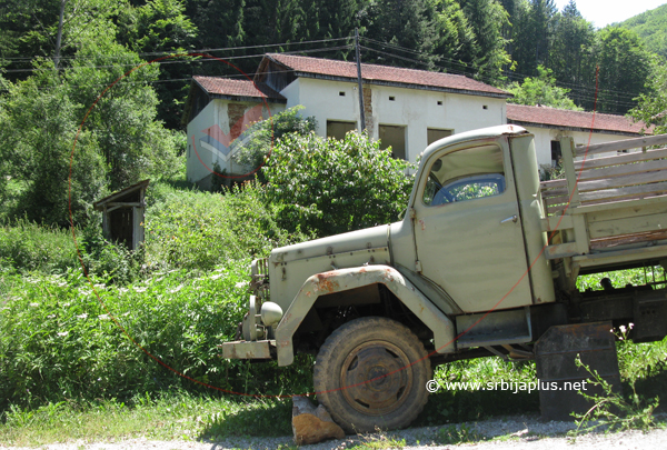 Stari vojni kamion, Darkovce, Crna Trava