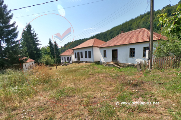 Obnovljene kuće u Dobrom Polju, Crna Trava (foto: Andrej Cvetković)