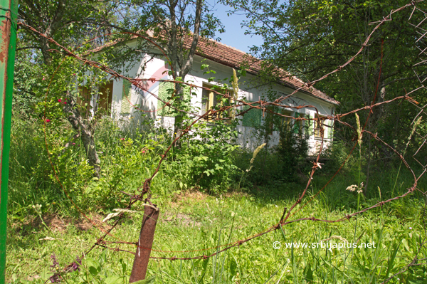 Ograda od bodljikave žice, Drusunci, Crna Trava