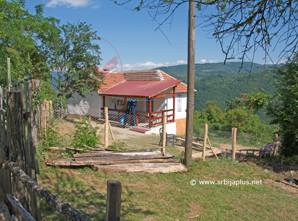 Seosko dvorište, Gornje Gare, Crna Trava