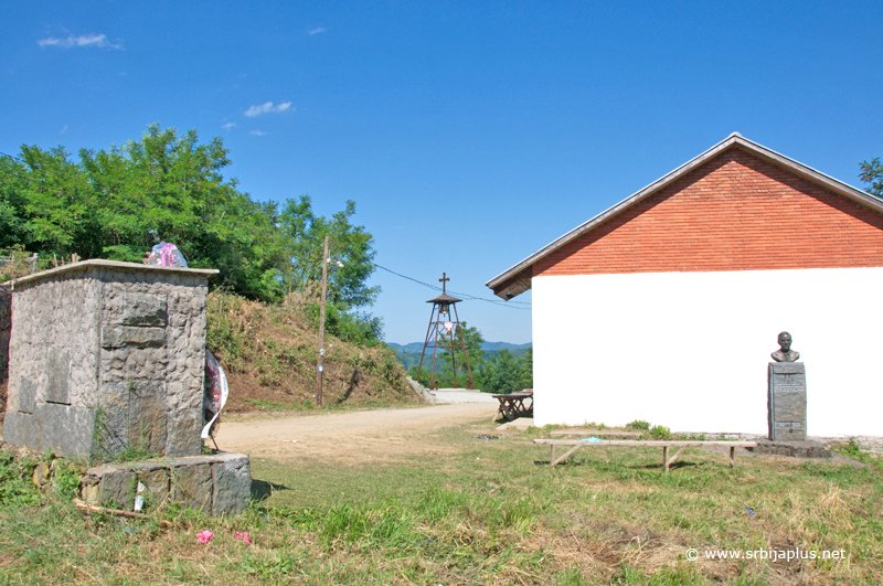 Centar sela Gornje Gare, Crna Trava