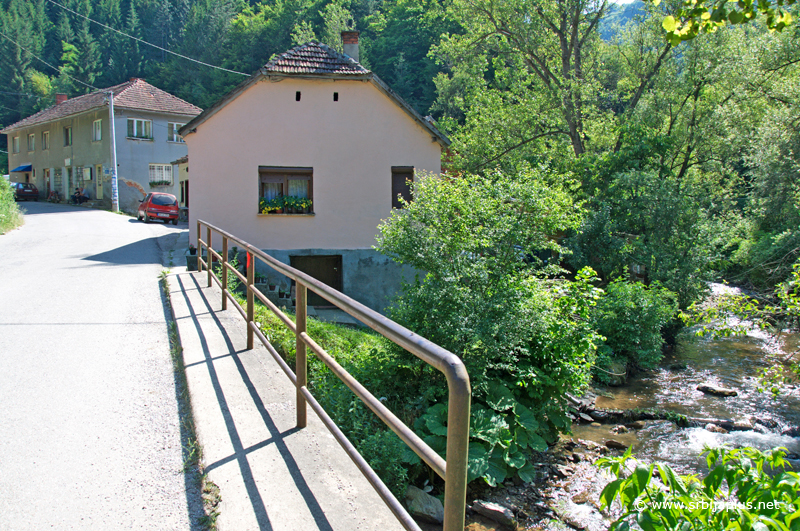 Selo Gradska i Gradska reka, Crna Trava