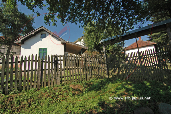 Nove seoske kuće, Jabukovik, Crna Trava