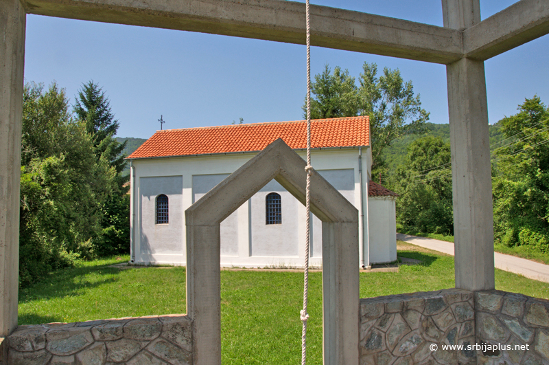 Zvonik seoske crkve sveta Trojica, Kalna, Crna Trava