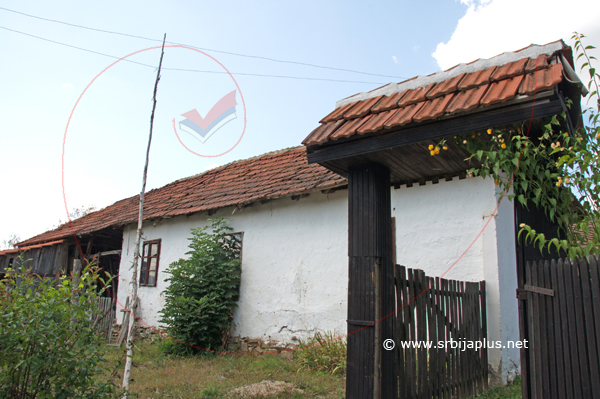 Seosko dvorište, Krivi Del, Crna Trava