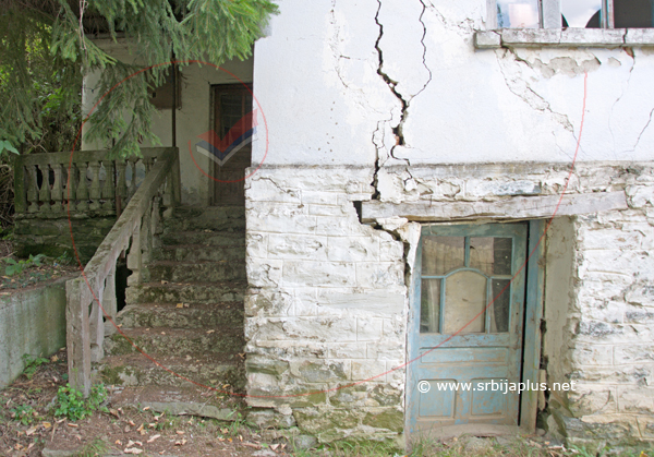 Lepa, napuštena seoska kuća, Krivi Del, Crna Trava