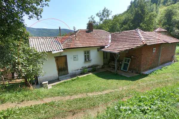 Seosko dvorište, Krstićevo, Crna Trava (foto: Andrej Cvetković)