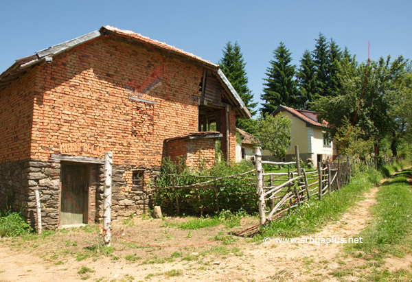 Očuvano seosko domaćinstvo, Mlačište, Crna Trava