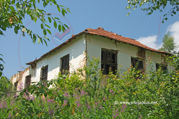 Škola, Ostrozub, Crna Trava