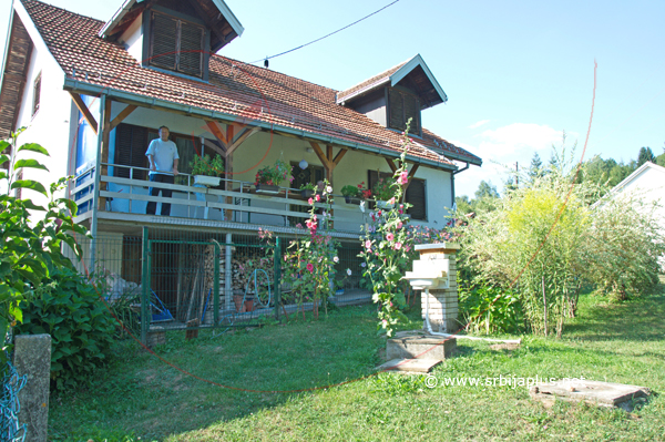 Nove seoske kuće, Pavličine, Crna Trava