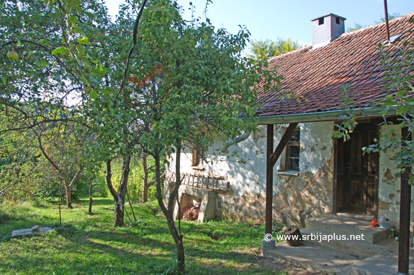 Seosko dvorište, Pavličine, Crna Trava