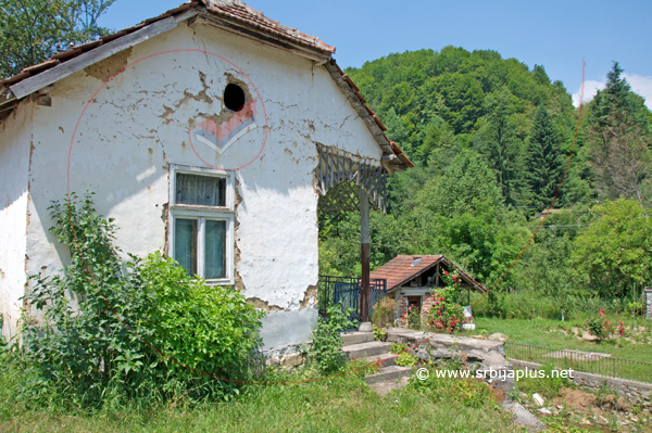 Kuća s tremom iznad Rupske reke, Ruplje, Crna Trava